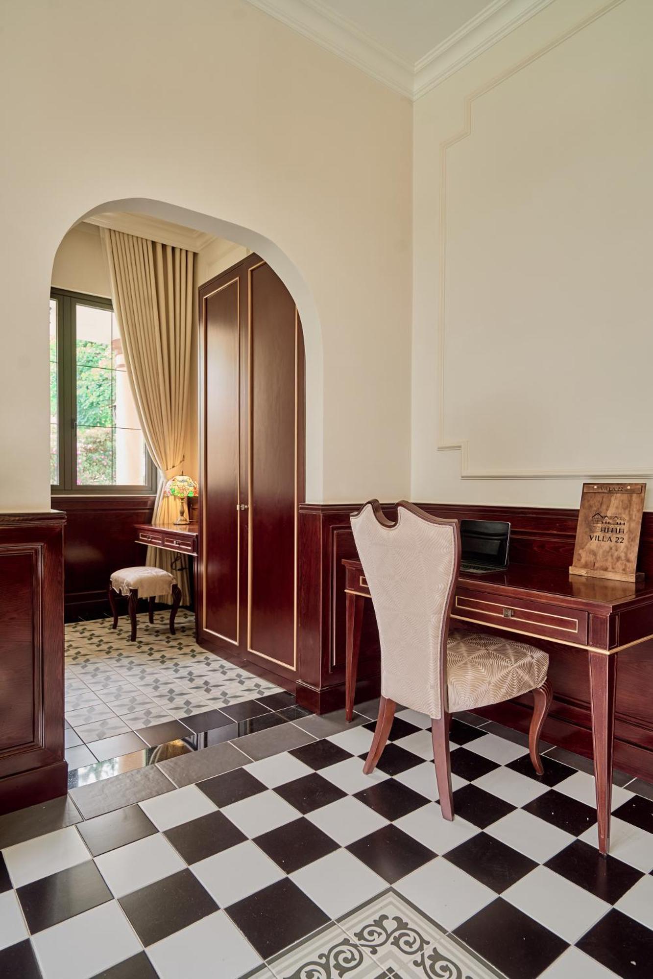 Queen Room Garden View