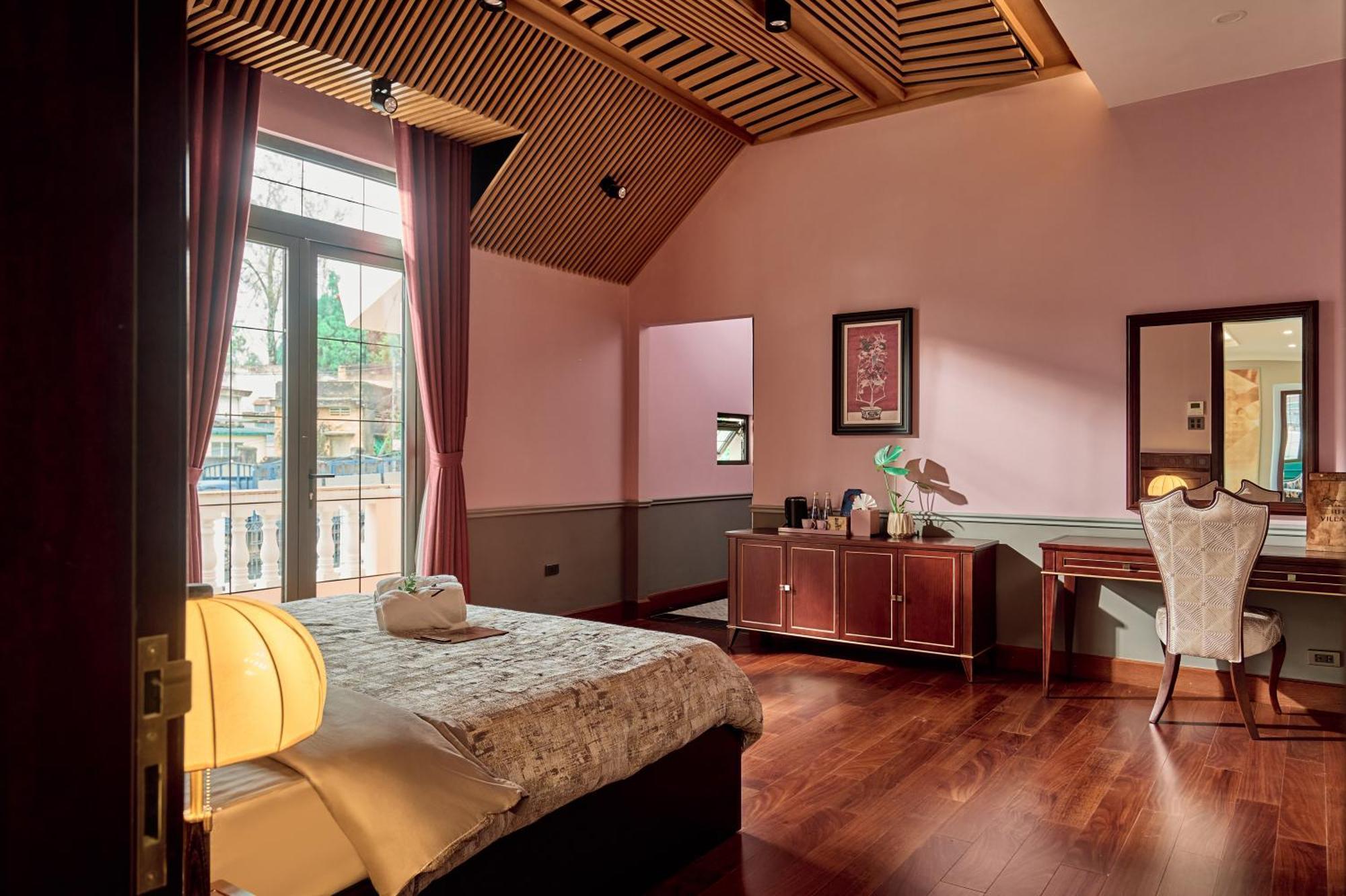 Deluxe Queen Room