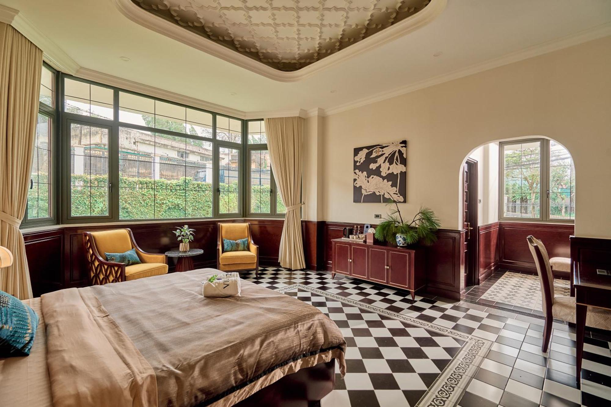 Queen Room Garden View