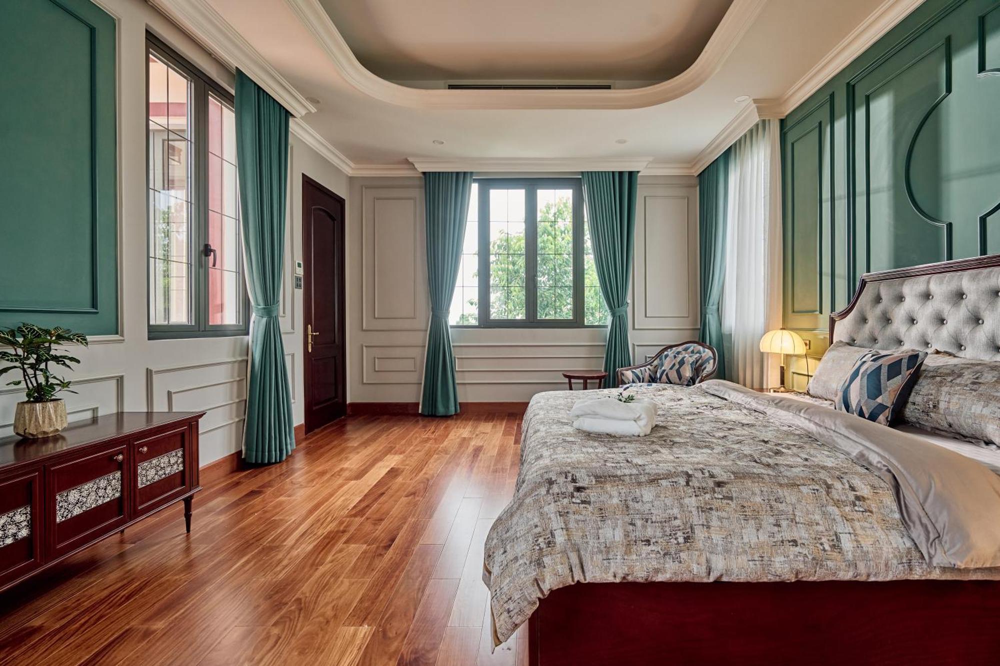 King Room Garden View