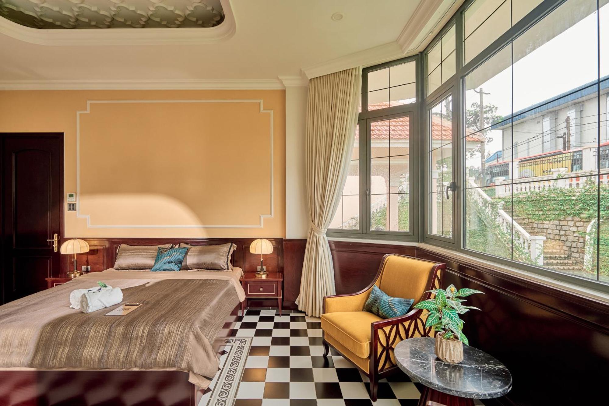 Queen Room Garden View